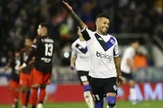 River falla y Vélez se pone en ventaja con un penal de Janson en la serie de la Copa Libertadores
