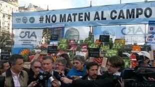 Mauricio Macri se acercó esta mañana a la protesta del campo en el Obelisco