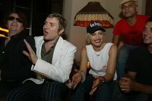Simon LeBon y Gwen Stefani en una fiesta para Duran Duran, en el Chateau Marmont luego de un concierto, en 2003 