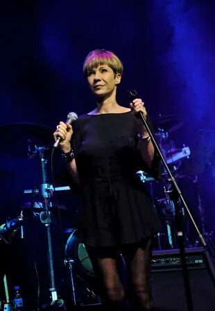 Inés Estévez, en su nueva faceta de cantante, compartió escenario con grandes de la música