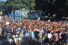 Actores y opositores protestaron frente al Obelisco contra el FMI