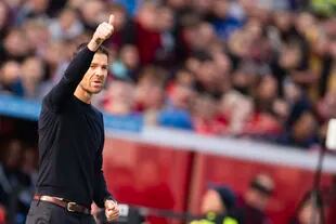 Xabi Alonso, entrenador de Bayer Leverkusen, conoce de sobra la posición de Gustavo Puerta