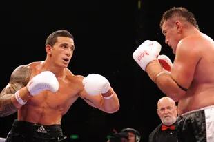 El boxeo, su otra pasión: la pelea con Scott Lewis, en enero de 2011