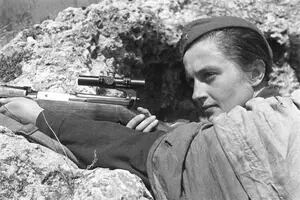 La historia de la joven soviética que se transformó en la mejor francotiradora al matar 309 nazis