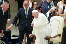 Por primera vez, el Papa tendrá un “asistente sanitario personal”: designó al enfermero que “le salvó la vida”