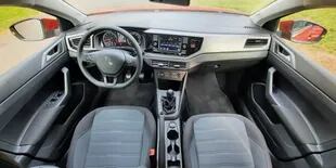 El interior del Volkswagen Nivus 170 TSI muestra una calidad de materiales y terminaciones es correcta