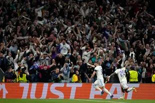 El festejo de Benzema con el tercer gol en el Bernabéu ante el Manchester City de Guardiola: otra reacción titánica