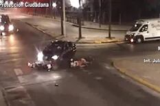 Un automovilista embistió a una moto y sus dos ocupantes salieron volando