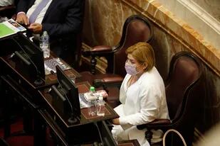 La senadora Clara Vega en la sesión de Bienes Personales, su presencia habilitó el quórum.