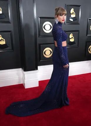 Taylor Swift con su imponente vestido durante la gala de los Grammy 2023