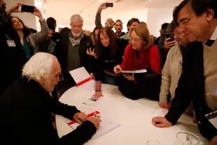 El viernes, el artista vino a Buenos Aires a presentar (y firmar) el catálogo de su exposición en el MNBA 