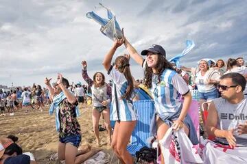 El apoyo a la Selección Argentina desde la playa en Mar del Plata
