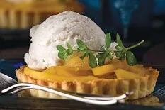 Minitartas de mango y helado de crema