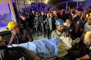 Trágica explosión de una mina en Turquía: hay 25 muertos y 49 operarios atrapados