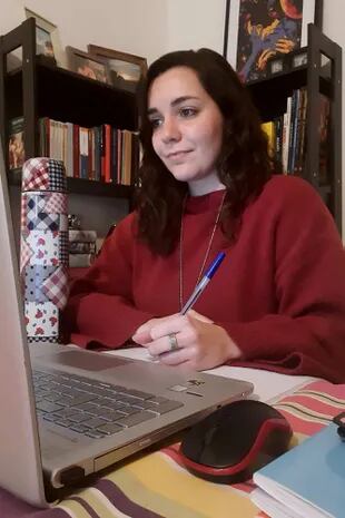 Celeste Cueto abandonó la universidad cuando se mudó a Roma y ahora cursa desde allá sus últimas materias en modalidad virtual