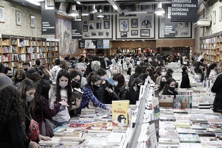 La última edición de la Noche de las Librerías en la ciudad de Buenos Aires tuvo mucha convocatoria, igual que las ferias del libro presenciales que retornaron en 2021 en distintas localidades del país