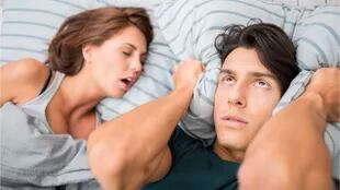 ¿Los ronquidos de tu pareja no te dejan dormir? Te presentamos algunas soluciones tecnológicas que prometen ayudarte a conciliar el sueño
