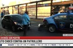 Un auto chocó contra un patrullero tras esquivar a otro en la avenida San Martín