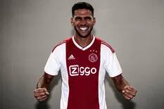 Con acento holandés: Lisandro Magallán se sumó al plantel de Ajax