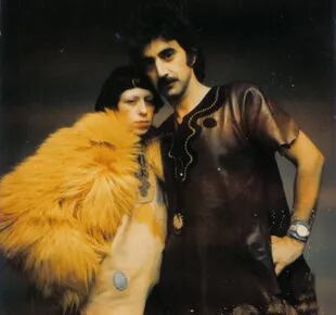 Pablo y Delia en Londres en 1970, retratados por Barry Lategan. "Pablo era muy Mod... Nos vestíamos muy a la inglesa", dice Delia