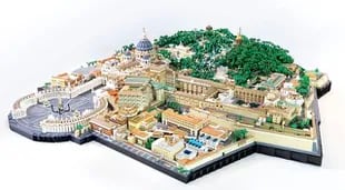 El artista invirtió 300 horas de trabajo en su recreación del Vaticano con bloques de LEGO
