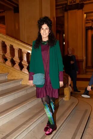 La artista visual contemporánea Cynthia Cohen con un look de Zara y Cos.