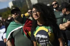 Crímenes, armas y "guerreros de Bolsonaro": cómo la violencia convulsionó la campaña en Brasil