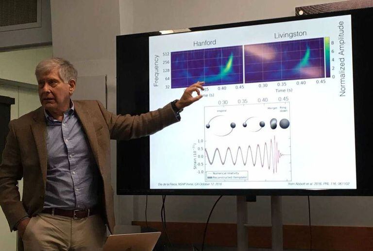 Mario Díaz explica las ondas gravitacionales