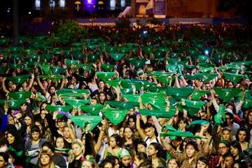 Pañuelazo verde en la marcha del 8M en la ciudad de Buenos Aires