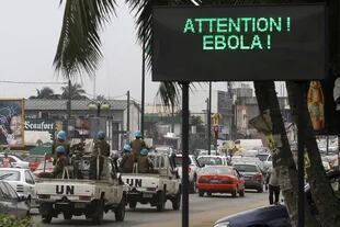 En Costa de Marfil hasta las señales de tránsito advierten de la peligrosidad de la enfermedad