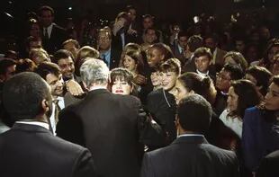 Clinton saluda a Lewinsky en un evento en Washington en octubre de 1996, cuando el romance estaba en su apogeo