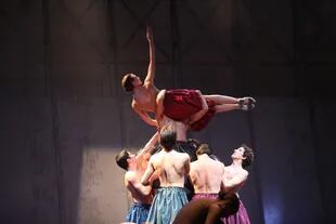 El Ballet Contemporáneo del Teatro San Martín, a pleno en el Obelisco