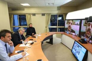 Alberto Fernández, junto a Sergio Massa y Máximo Kirchner, en la reunión virtual con legisladores de Juntos por el Cambio del lunes