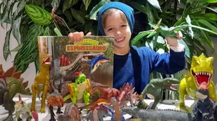 "A veces es un niño de 6 años al que le gusta jugar con dinosaurios, pero a veces activa este 'modo' adolescente y luego tienes una discusión filosófica", dice el padre de Theo