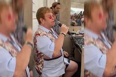 La irrupción de Elton John en una playa: cantó en vivo y recibió ovaciones