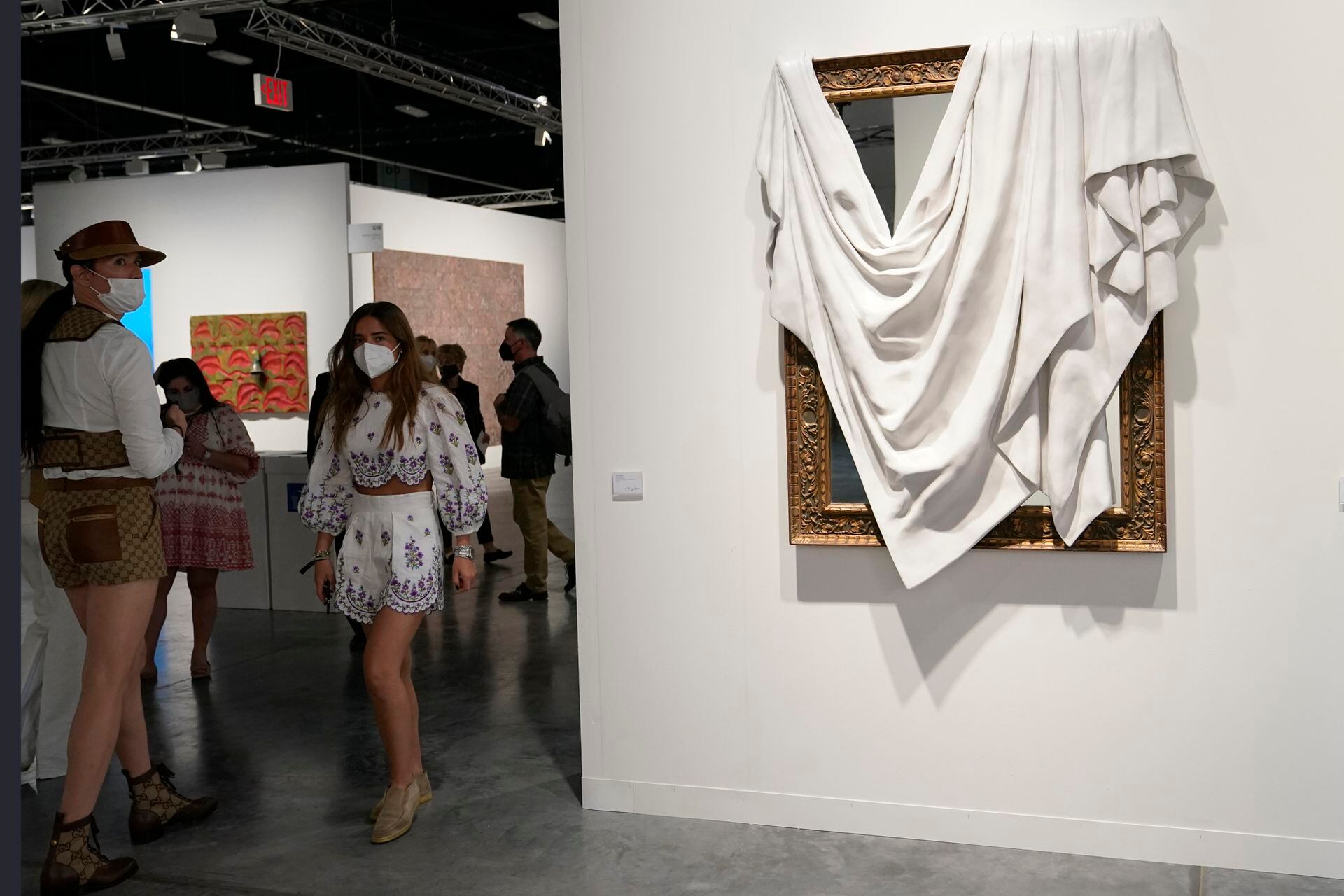 La galería Esther Schipper exhibe una pintura titulada "I be…"  del artista Ryan Gander.
