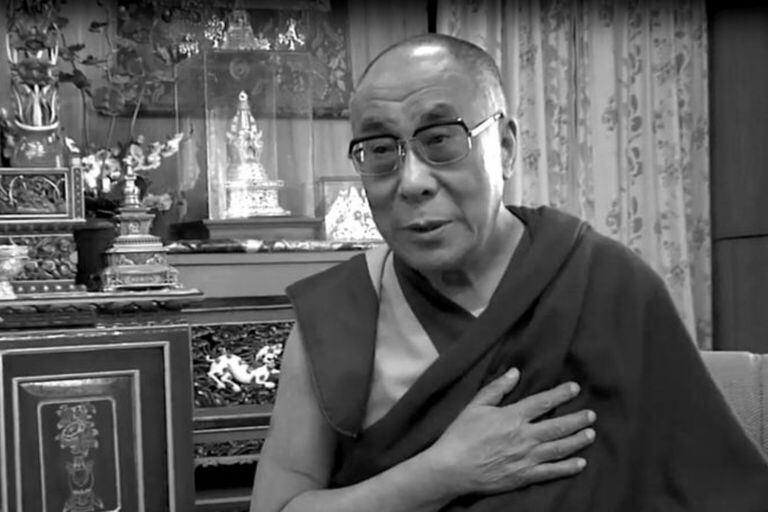En su entrevista con Magnason, el dalái lama señaló que la educación debe incluir cómo cultivar un corazón compasivo