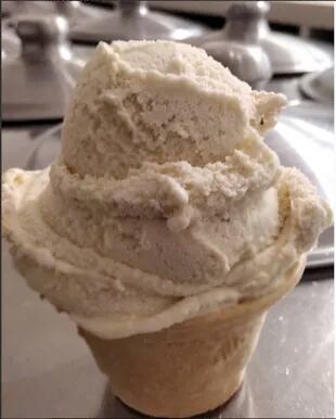 Crema gaucha o helado de yerba mate con hierbas, uno de los sabores originales de la heladería rosarina.
