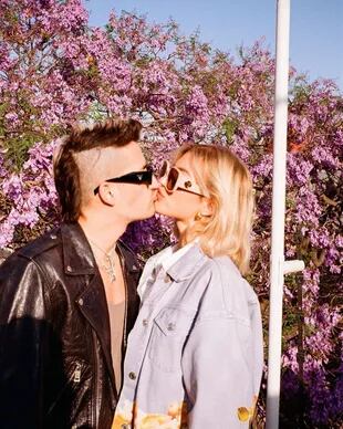 El beso de Ricky Montaner y Stefi Roitman para despejar cualquier rumor de crisis (Foto: Instagram @stefroitman)
