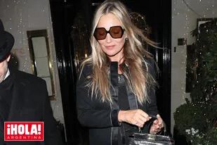 Con una cartera Fendi de croco y lentes de sol oversized, Kate Moss llegó al exclusivo restaurante londinense Scott’s, ubicado en el barrio de Mayfair, para brindar con sus íntimos.