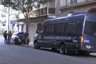Operativo en la casa de Cristina Kirchner: llega más Policía Federal a la esquina de Juncal y Uruguay