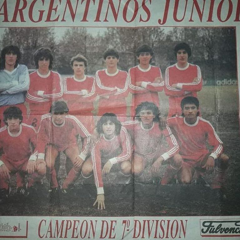 Traverso hizo todas las inferiores en Argentinos Juniors; aquí, el segundo desde la derecha, parado