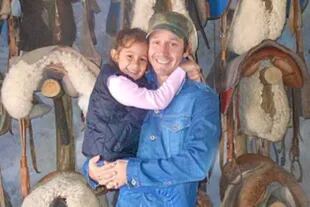 Con una tierna foto en la que abraza a Blanca, Benjamín Vicuña recordó a su hija, fallecida en septiembre de 2012