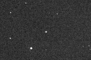 19-01-2022 El astrofísico Gianluca Masi del Virtual Telescope Project capturó esta vista telescópica del asteroide potencialmente peligroso (7482) 1994 PC1 el 17 de enero de 2022.  Un enorme asteroide descubierto en 1994 hizo su mayor aproximación a la Tierra de los próximos dos siglos este 18 de enero, volando a una distancia mínima de 1,6 millones de kilómetros.  POLITICA INVESTIGACIÓN Y TECNOLOGÍA GIANLUCA MASI/THE VIRTUAL TELESCOPE PROJECT)