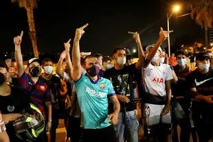 Protestas contra Bartomeu en la noche en la que Messi envió el burofax para salir del club