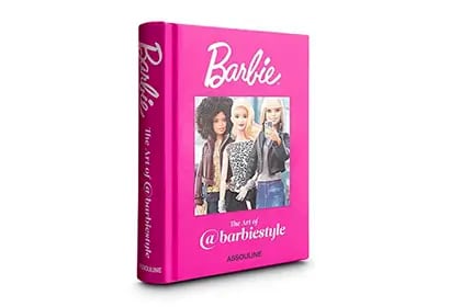 Del libro "The Art of Barbie Style" participaron Yves Saint Laurent, Karl Lagerfeld y Calvin Klein entre más de 100 diseñadores, fotógrafos y artistas
