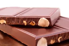 Anmat prohibió la venta de una marca de chocolate con maní por elaborarse bajo condiciones “desconocidas”
