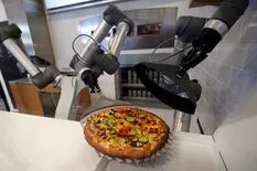 Así es Pazzi, el robot pizzero que ya atiende al público en Francia