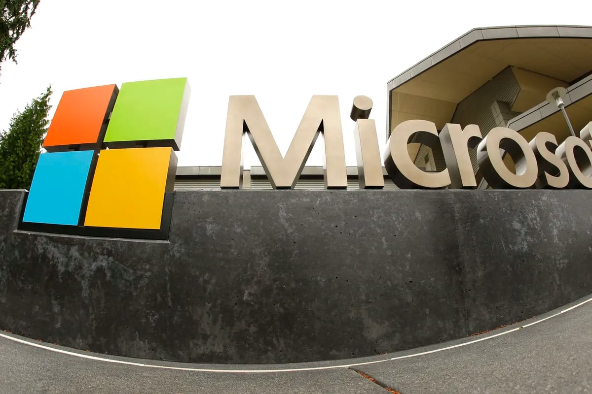 Microsoft sufre caída mundial de sus servicios, incluidos Teams y Outlook -  LA NACION