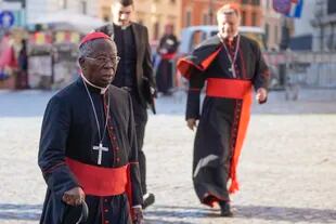 El cardenal Francis Arinze, al arribar a la reunión